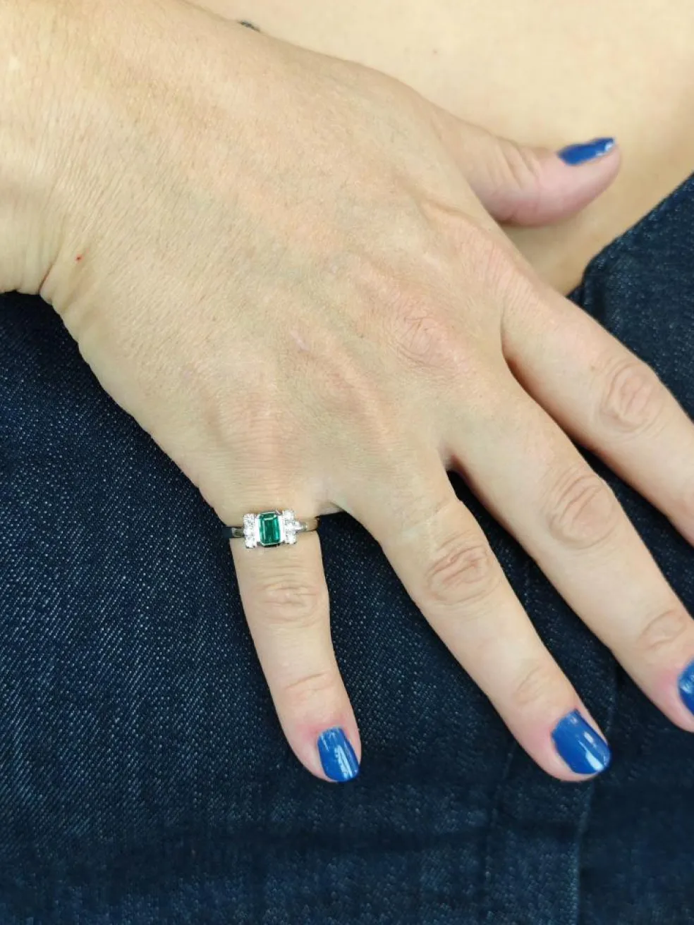 Bague en or avec émeraude et diamants