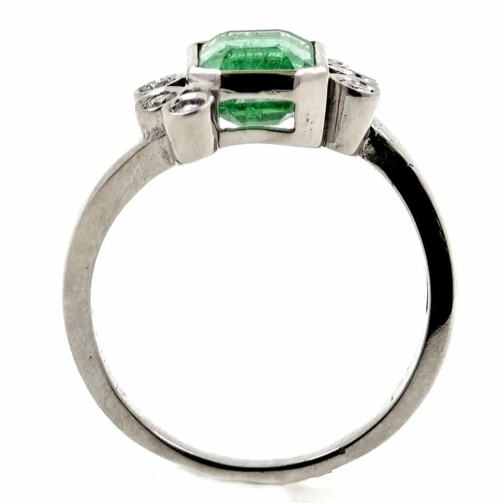 Bague en or avec émeraude et diamants