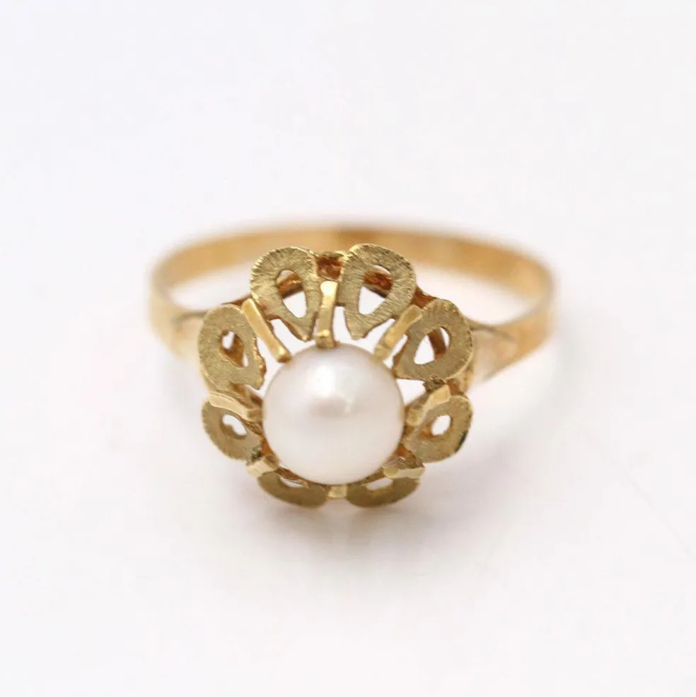 Bague en or avec perle