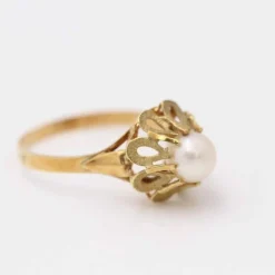 Bague en or avec perle