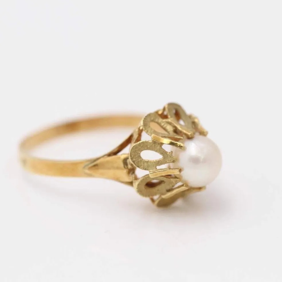 Bague en or avec perle
