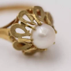 Bague en or avec perle