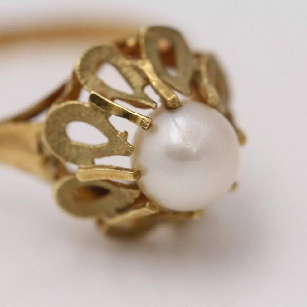 Bague en or avec perle