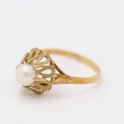 Bague en or avec perle