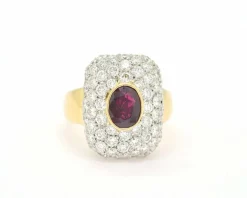 Bague en or avec rubis et diamants autour