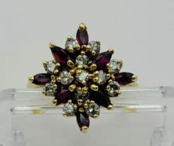 Bague en or avec rubis et diamants.