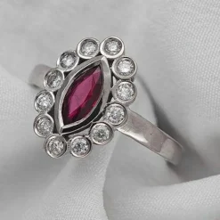 Bague en or avec rubis sang de pigeon de Birmanie et diamants