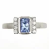 Bague en or avec saphir bleu de Ceylan sans chaleur et diamants