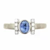 Bague en or avec saphir bleu de Ceylan sans chaleur et diamants