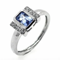 Bague en or avec saphir bleu de Ceylan sans chaleur et diamants