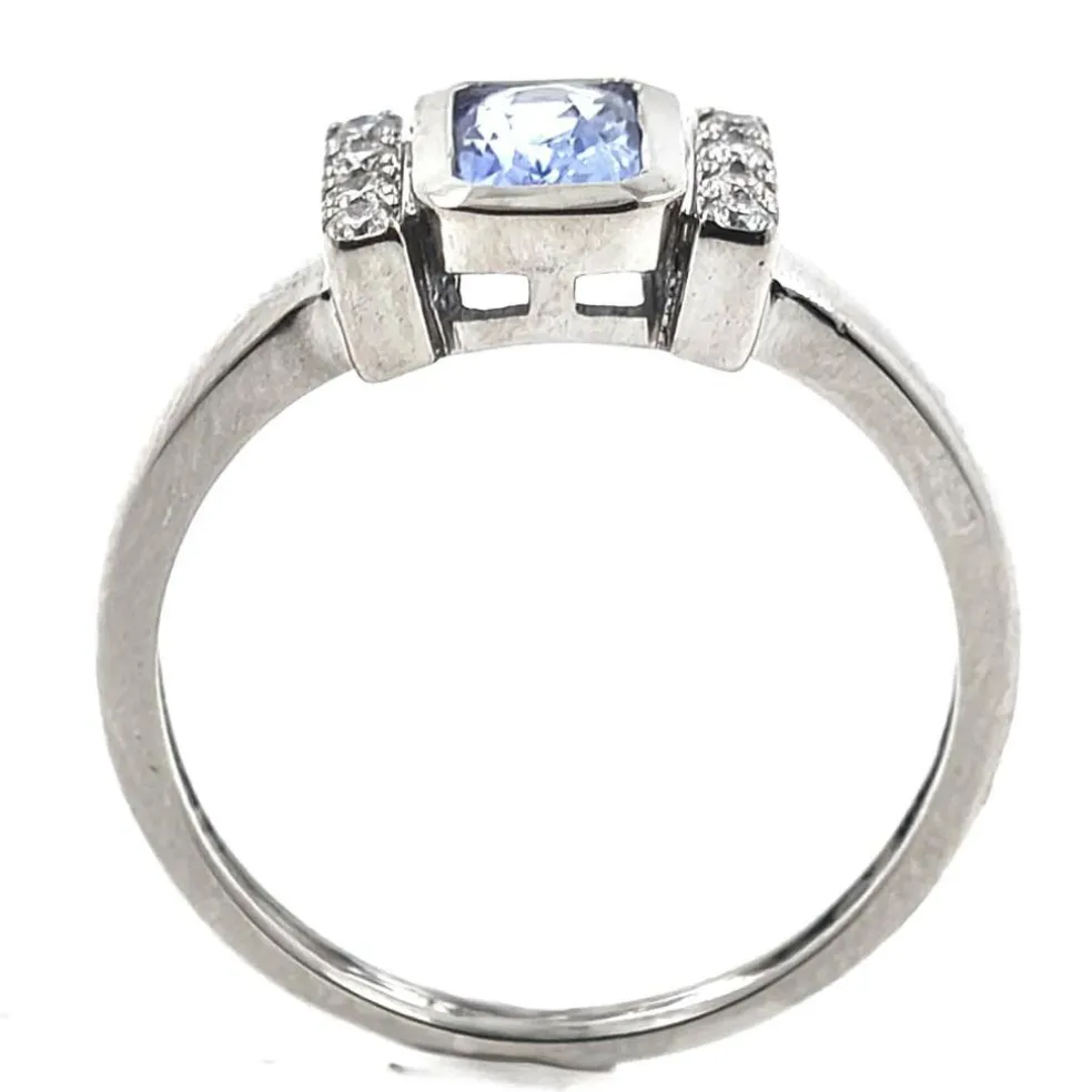 Bague en or avec saphir bleu de Ceylan sans chaleur et diamants