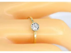 Bague en or avec un diamant taille brillant
