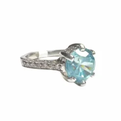 Bague en or avec zircon et diamants