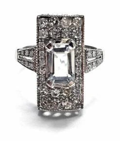 Bague en or blanc 18 carats avec aigue-marine et diamants