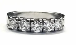Bague en or blanc 18 carats avec diamants