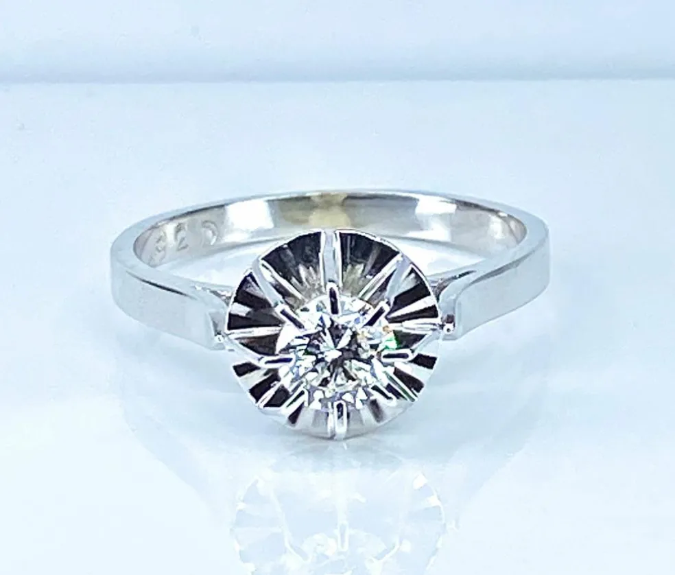 Bague en or blanc 18 carats, diamant taille brillant