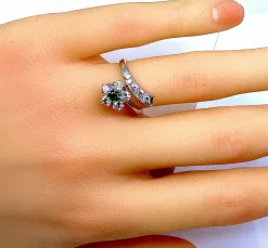 Bague en or blanc 18 carats en émeraude et diamants