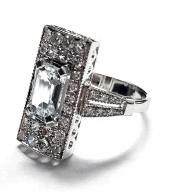Bague en or blanc 18 carats avec aigue-marine et diamants