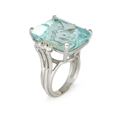 Bague en or blanc 27 carats avec aigue-marine