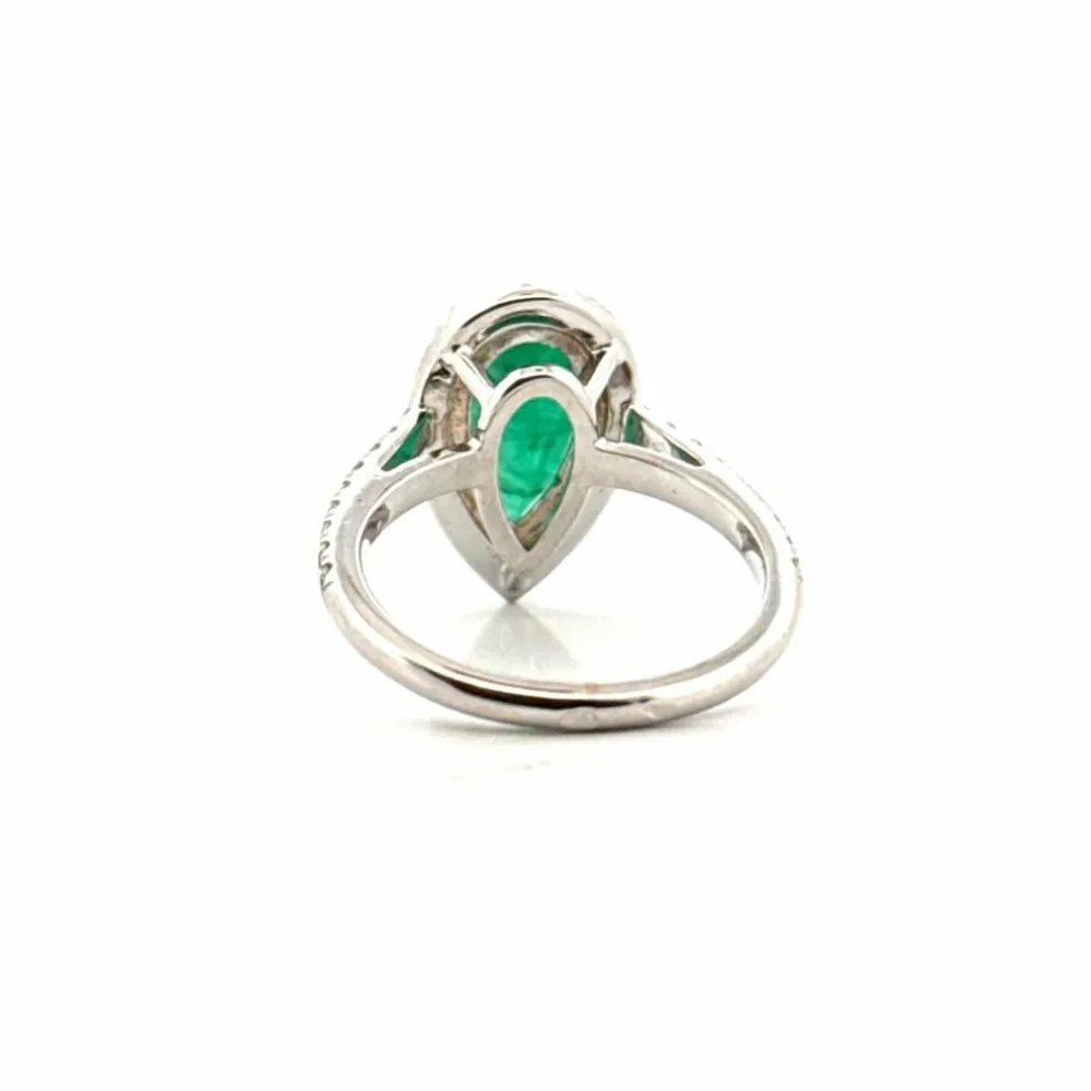 Bague en or blanc 18 carats émeraude et diamants
