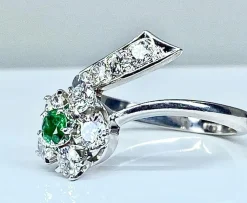 Bague en or blanc 18 carats en émeraude et diamants