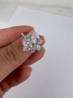 Bague en or blanc 18 carats avec fleur solitaire en diamant
