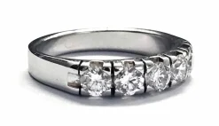 Bague en or blanc 18 carats avec diamants