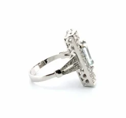 Bague en or blanc 18 carats avec aigue-marine et diamants
