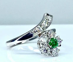Bague en or blanc 18 carats en émeraude et diamants
