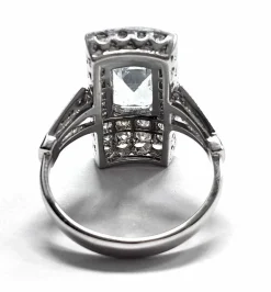 Bague en or blanc 18 carats avec aigue-marine et diamants