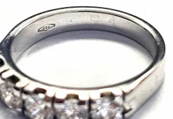 Bague en or blanc 18 carats avec diamants