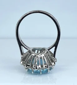 Bague en or blanc 18 carats, aigue marine et diamants