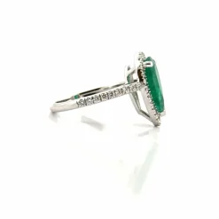 Bague en or blanc 18 carats émeraude et diamants