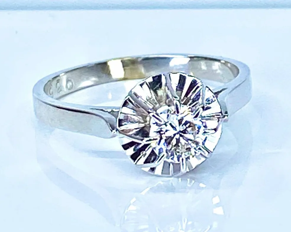 Bague en or blanc 18 carats, diamant taille brillant