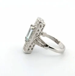Bague en or blanc 18 carats avec aigue-marine et diamants