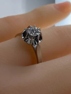 Bague en or blanc 18 carats, diamant taille brillant