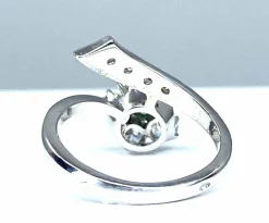 Bague en or blanc 18 carats en émeraude et diamants