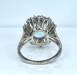 Bague en or blanc 18 carats, aigue marine et diamants