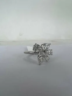 Bague en or blanc 18 carats avec fleur solitaire en diamant