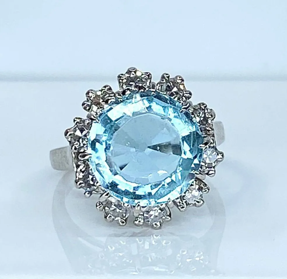 Bague en or blanc 18 carats, aigue marine et diamants