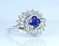 Bague en or blanc 18 carats, saphir et diamants