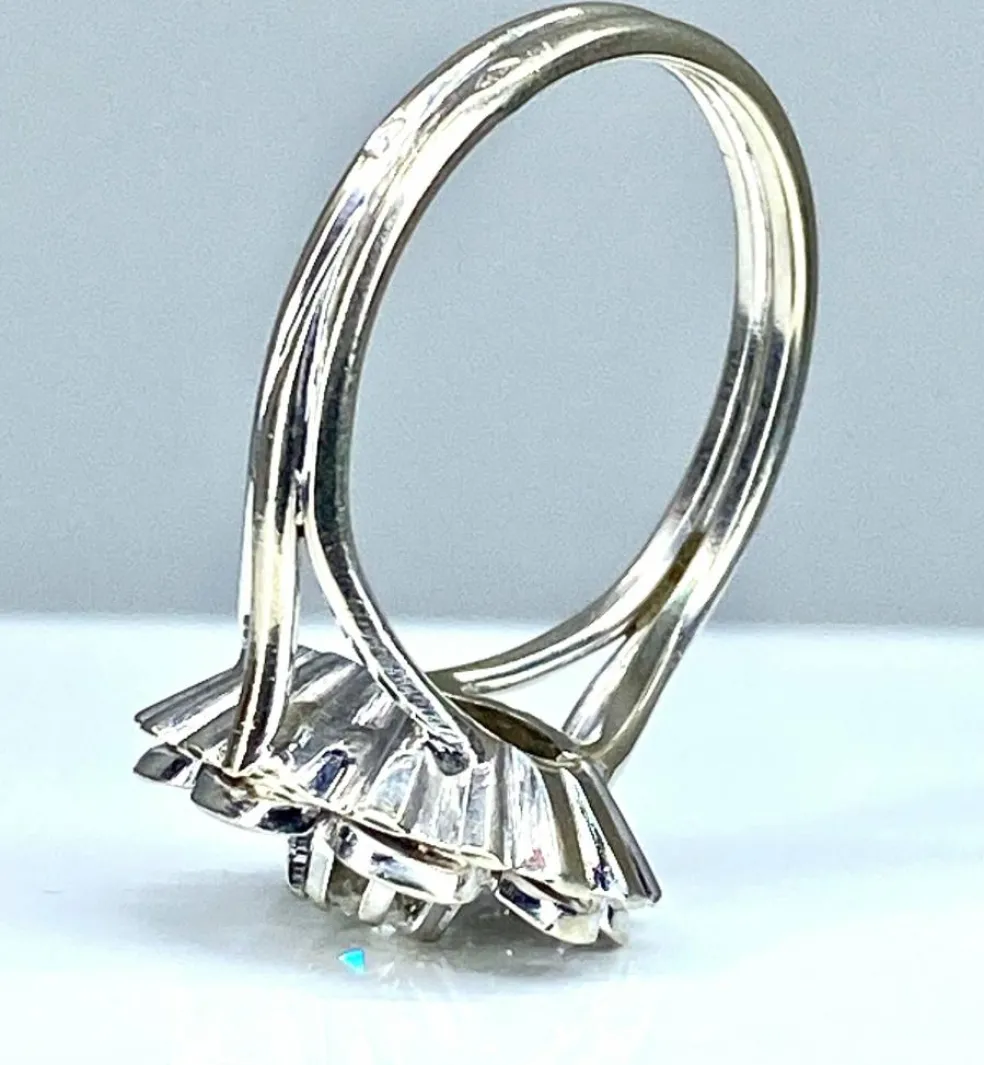 Bague en or blanc 18 carats et diamants