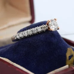 BAGUE EN OR BLANC 18 KT