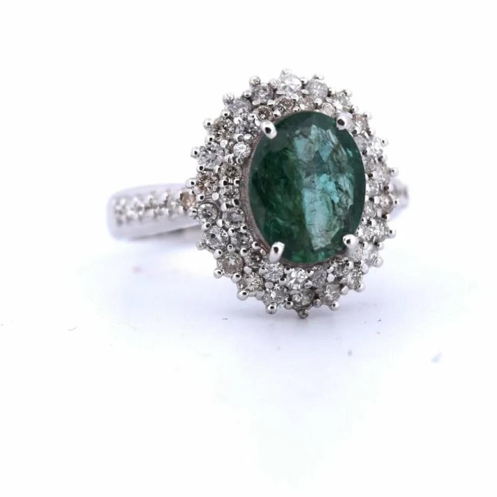 BAGUE EN OR BLANC 18 KT - ÉMERAUDE 2,80 ct - DIAMANTS
