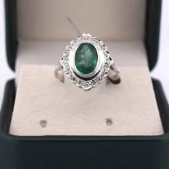 BAGUE EN OR BLANC 18 KT - ÉMERAUDE ET DIAMANTS - STYLE DÉCO