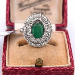 BAGUE en OR BLANC 18 KT - ÉMERAUDE et DIAMANTS ''ART DÉCO''