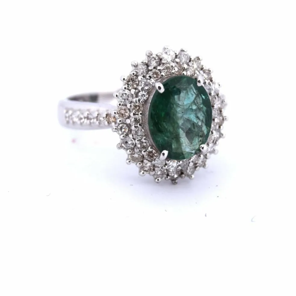 BAGUE EN OR BLANC 18 KT - ÉMERAUDE 2,80 ct - DIAMANTS