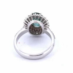 BAGUE EN OR BLANC 18 KT - ÉMERAUDE 2,80 ct - DIAMANTS
