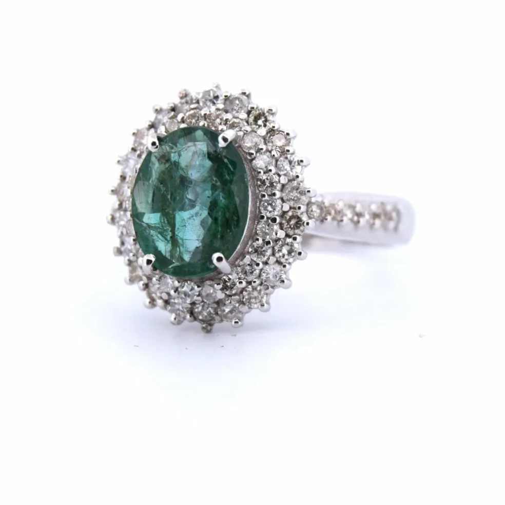 BAGUE EN OR BLANC 18 KT - ÉMERAUDE 2,80 ct - DIAMANTS