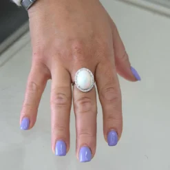 BAGUE EN OR BLANC 18 KT - OPALE NATURELLE ET DIAMANTS
